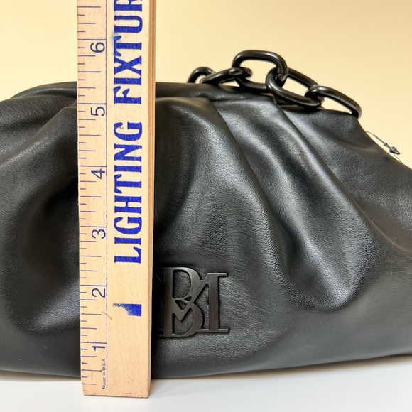 Badgley Mischka vegan leather wrapped frame cloth with thick chain-link stra - Picture 9 of 12